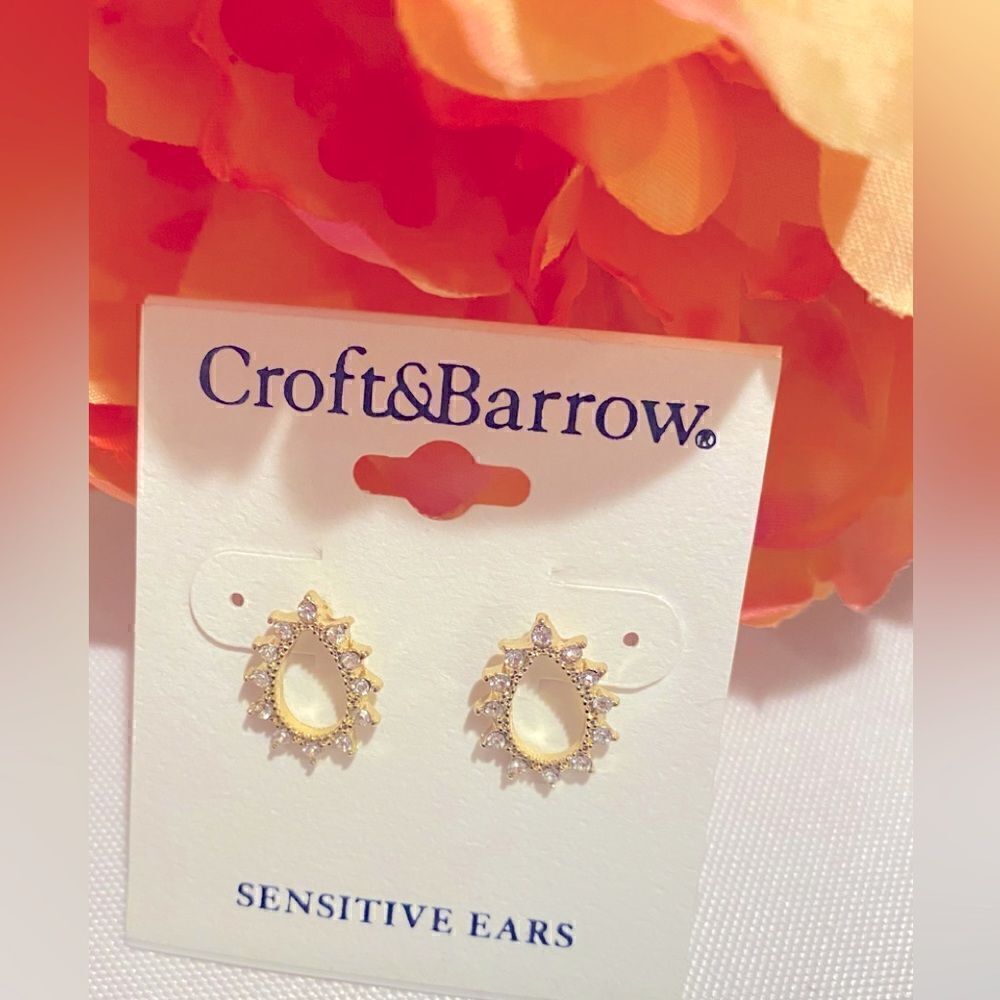 💥Croft&Barrow Gold Tone Tear Drop Gold Crystal Stud Earrings 🎁